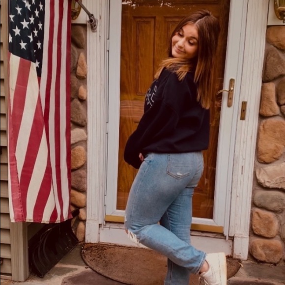 Meet your Posher, Larissa - Picture 1 of 1